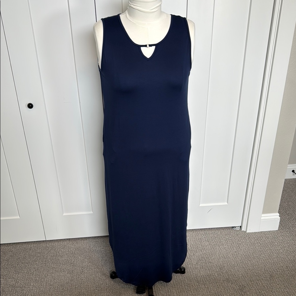 Sleeveless Navy Maxi Dress with Keyhole Scoop Neck